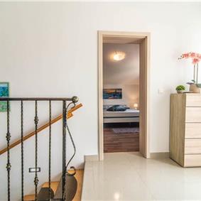 6 bedroom villa with pool near Sveti Lovrec and Poreč, sleeps 12